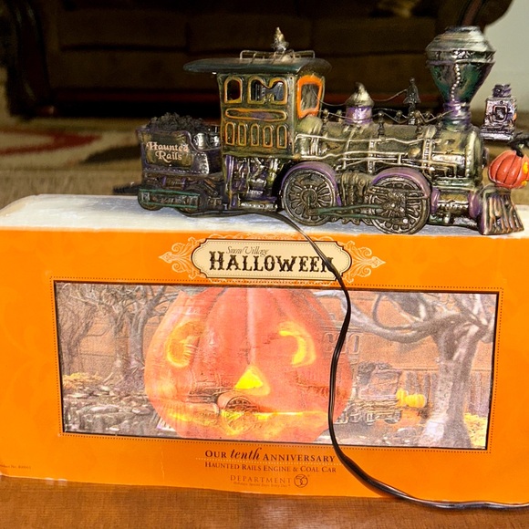 Debt 56 • Halloween • Haunted Rails Engine & Coal Car • Video • W/Box - Picture 1 of 13